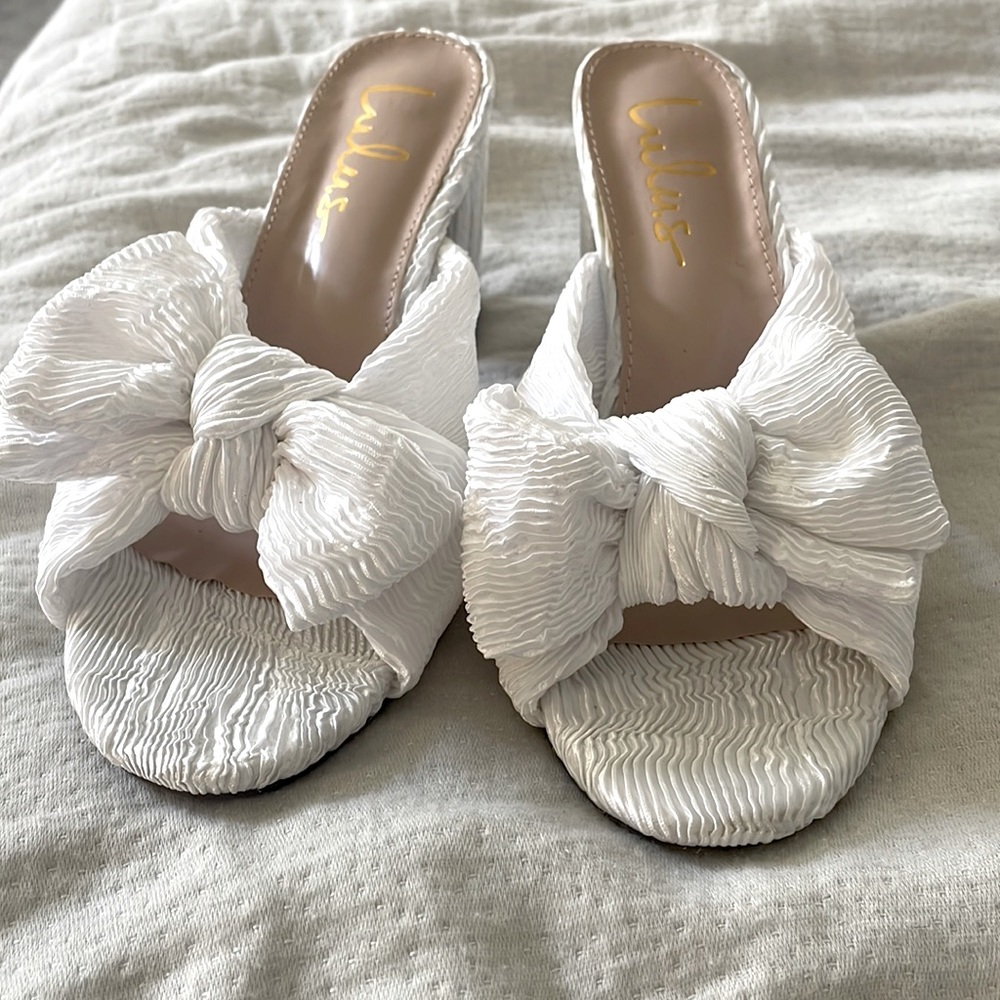 Lulu’s white bow heel brand new Size 7 1/2